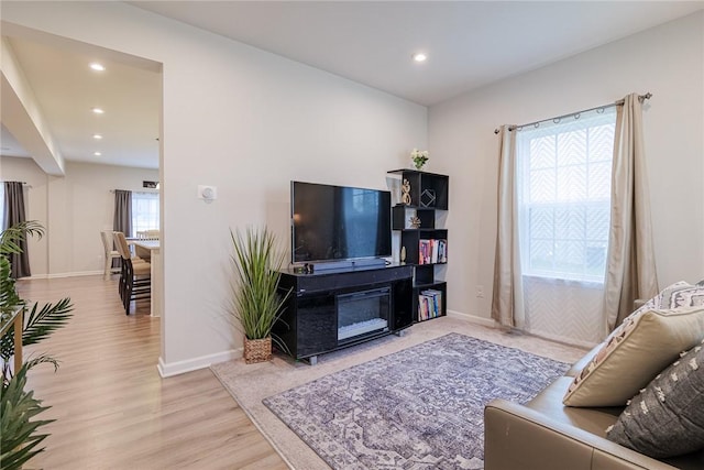living room with recessed lighting, wood finished floors, and baseboards