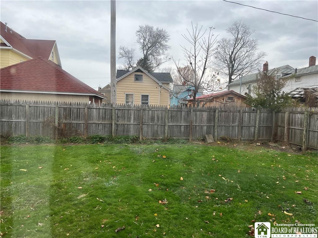 104 King St, Dunkirk-City, NY 14048 - view of yard