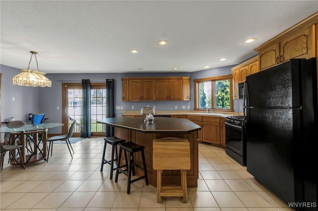 3472 Stevenson Ct, Wheatfield, NY 14120 - kitchen featuring black appliances, healthy amount of natural light, a center island, a kitchen bar, and recessed lighting