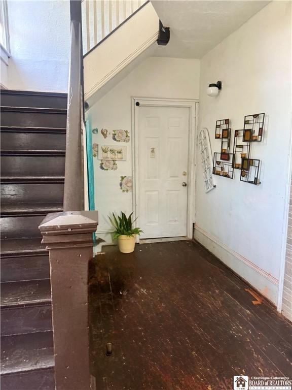 99 King St, Dunkirk-City, NY 14048 - view of entrance to property