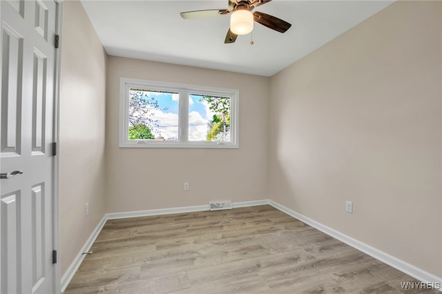 unfurnished room featuring light wood-style floors, a ceiling fan, and baseboards