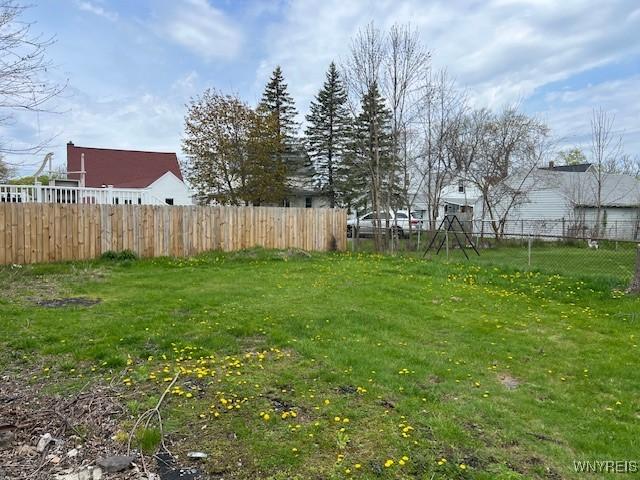 1026 93rd St, Niagara Falls, NY 14304 - view of yard with fence