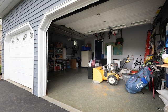 garage featuring freestanding refrigerator