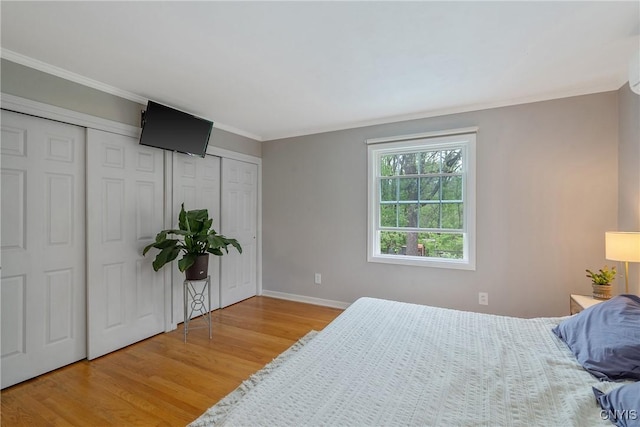 9 Bishop Dr, Manlius, NY 13066 - bedroom featuring wood finished floors, crown molding, baseboards, and a wall mounted air conditioner