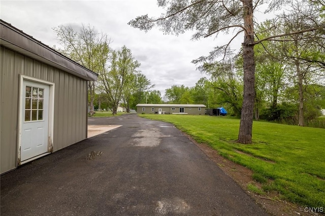 7498 Roberts St, Lenox, NY 13032 - view of asphalt driveway