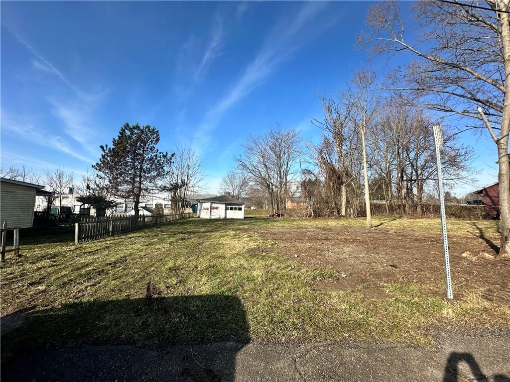 823 Canal St, Elmira-City, NY 14901 - view of yard featuring fence