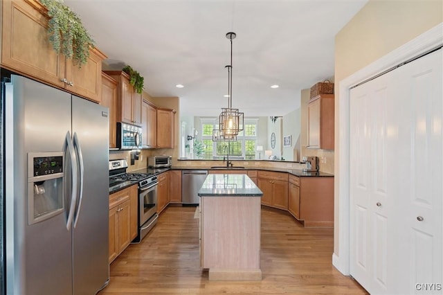 119 Star Gaze Cir, Manlius, NY 13066 - kitchen with appliances with stainless steel finishes, a sink, light wood-style floors, backsplash, and recessed lighting