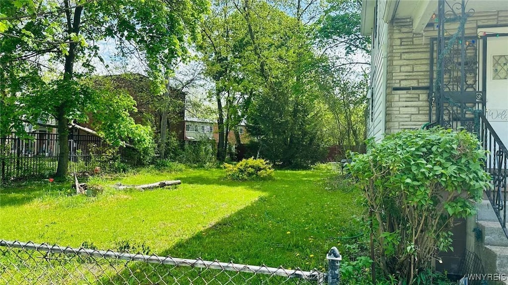 2817 10th St, Niagara Falls, NY 14305 - view of yard