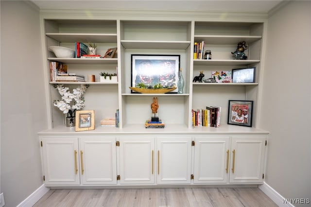 14 Wynngate Ln, Amherst, NY 14221 - detailed view of baseboards and wood finished floors