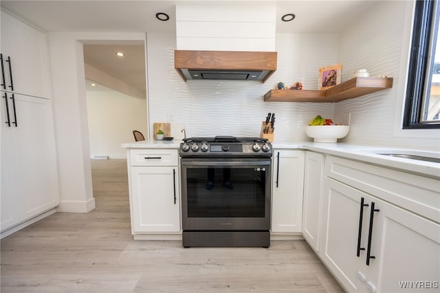 14 Wynngate Ln, Amherst, NY 14221 - kitchen with stainless steel range with gas cooktop, light countertops, light wood-style floors, and recessed lighting