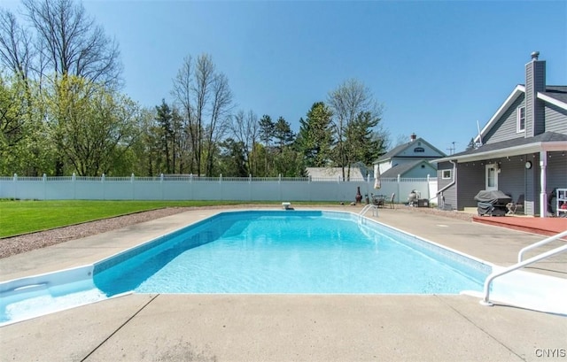 view of swimming pool featuring a patio area
