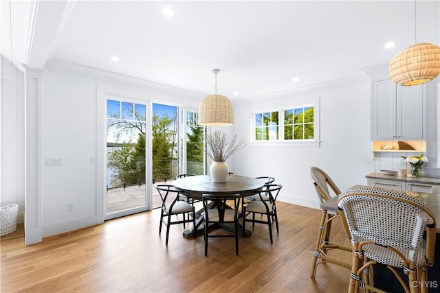dining area featuring plenty of natural light, baseboards, light wood-style floors, and recessed lighting