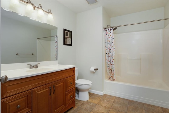 318 Wexford Ln, Horseheads, NY 14845 - full bathroom featuring toilet, vanity, shower / tub combo with curtain, and baseboards