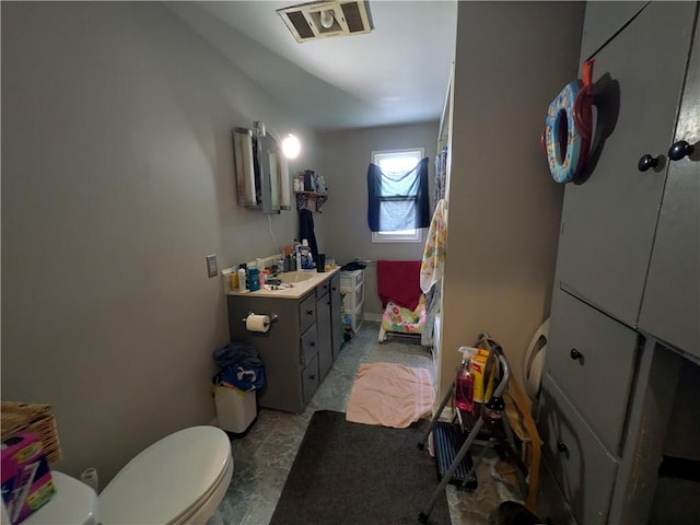 165 Pleasant St, Bradford-City, PA 16701 - full bathroom featuring toilet, vanity, and curtained shower
