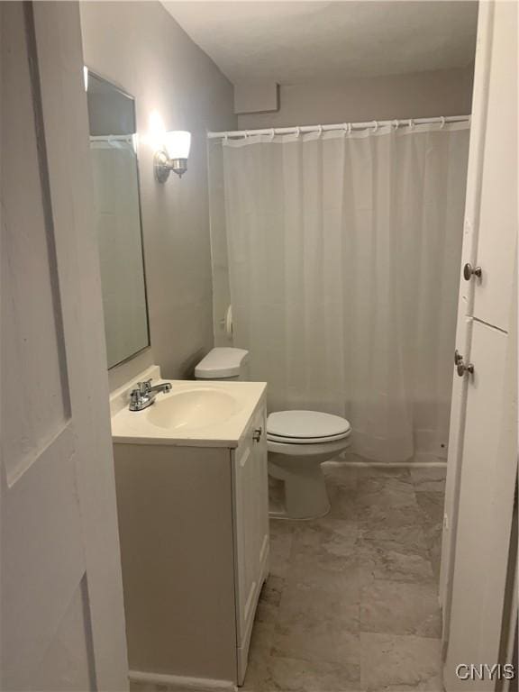full bath featuring vanity, toilet, and shower / tub combo