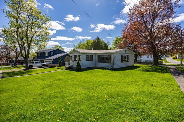 89 Chapel St, Mount Morris, NY 14510 - view of front facade featuring a front lawn