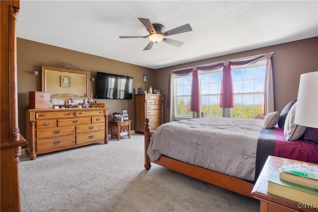 bedroom featuring carpet flooring and a ceiling fan