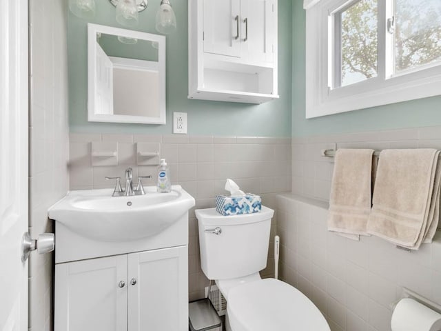 163 Lyncourt Park, Greece, NY 14612 - bathroom featuring tile walls, toilet, and vanity