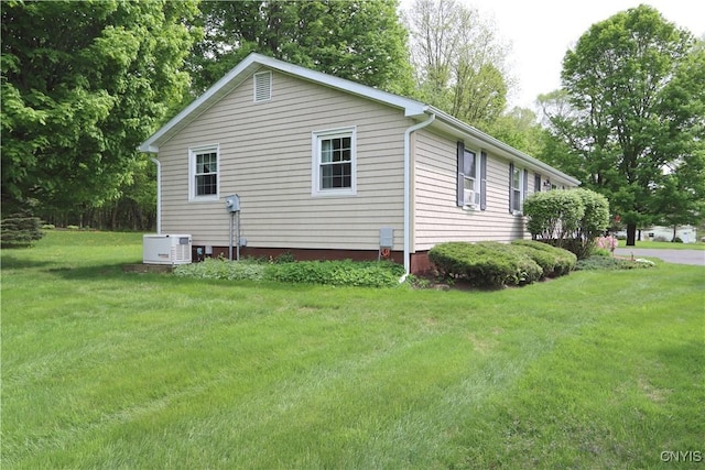 view of side of property featuring a yard