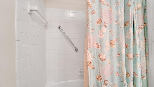 bathroom featuring shower / tub combo