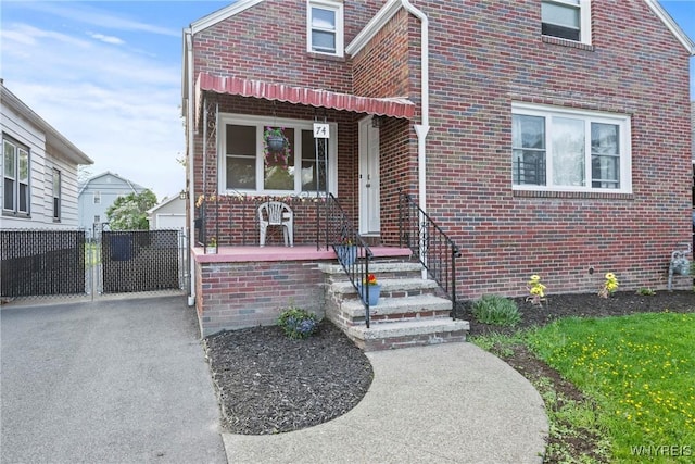 view of front facade featuring brick siding