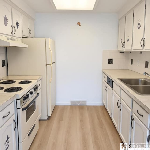 kitchen with under cabinet range hood, electric range, a sink, white cabinets, and decorative backsplash