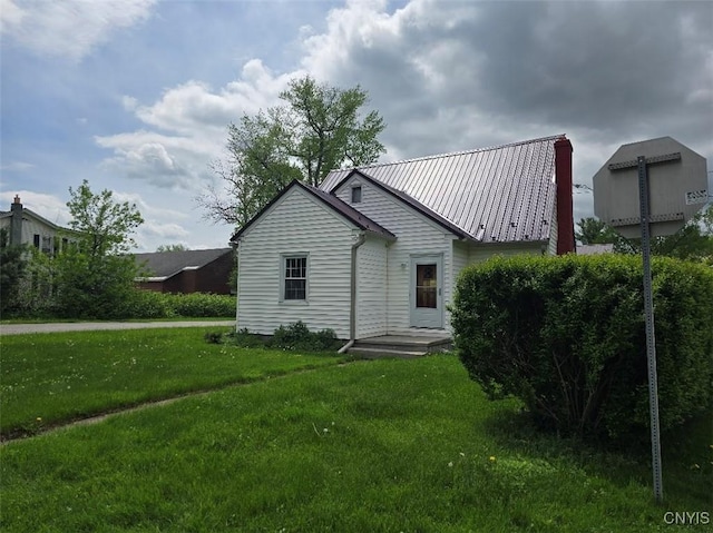 343 N Peterboro St, Lenox, NY 13032 - rear view of house with a lawn
