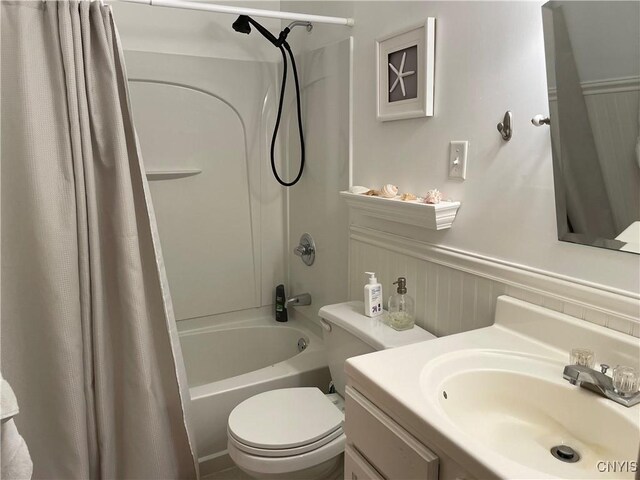 5180 Jamesville Rd, Dewitt, NY 13078 - full bath featuring a wainscoted wall, shower / tub combo with curtain, toilet, and vanity
