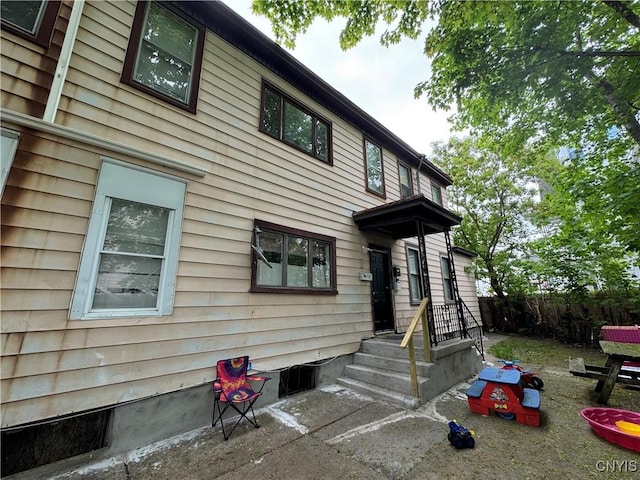 1009 George Pl, Utica, NY 13501 - rear view of property with fence