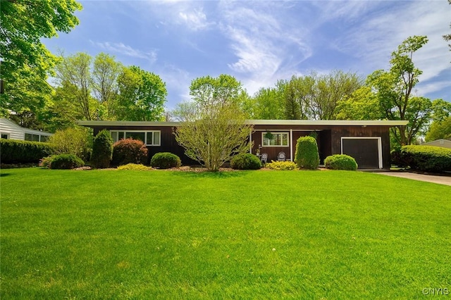 109 3rd St, Lenox, NY 13032 - single story home with an attached garage, driveway, and a front yard