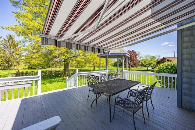 deck featuring outdoor dining space