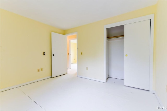 unfurnished bedroom featuring a closet and baseboards