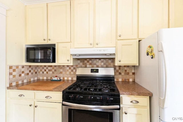 kitchen featuring under cabinet range hood, freestanding refrigerator, gas range, black microwave, and backsplash