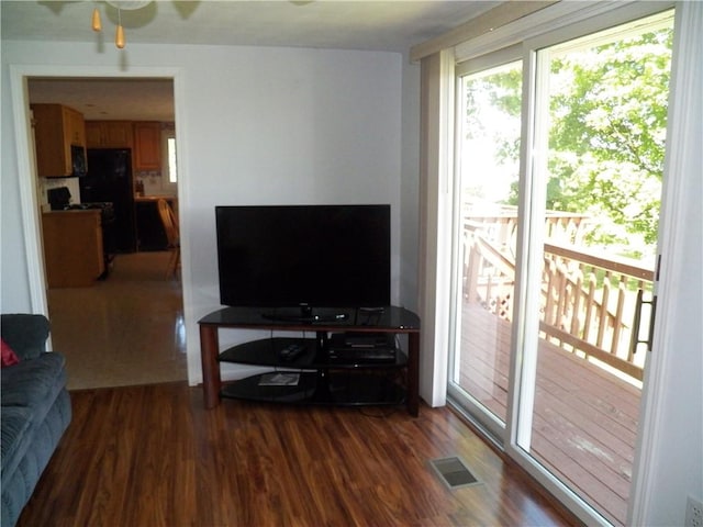 5400 County Road 37, Richmond, NY 14466 - living area with wood finished floors and a ceiling fan