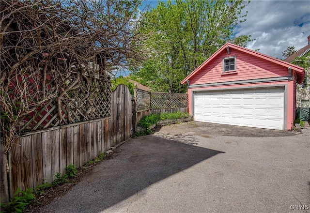 18 Avery Pl, Utica, NY 13502 - detached garage with fence