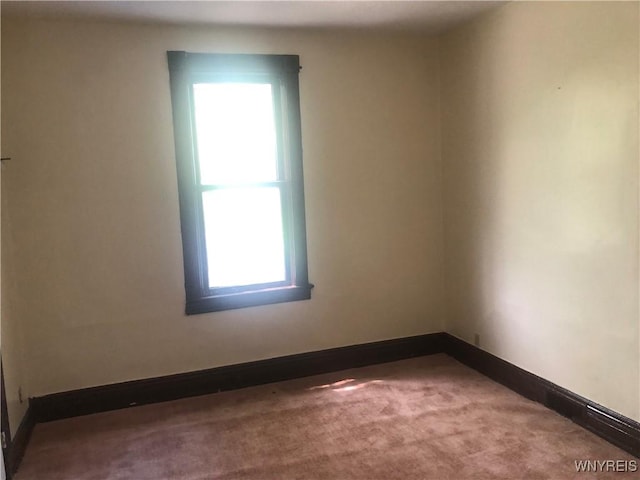 515 9th St, Niagara Falls, NY 14301 - spare room with carpet flooring and baseboards