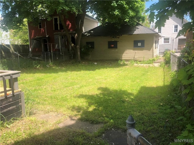 515 9th St, Niagara Falls, NY 14301 - view of yard