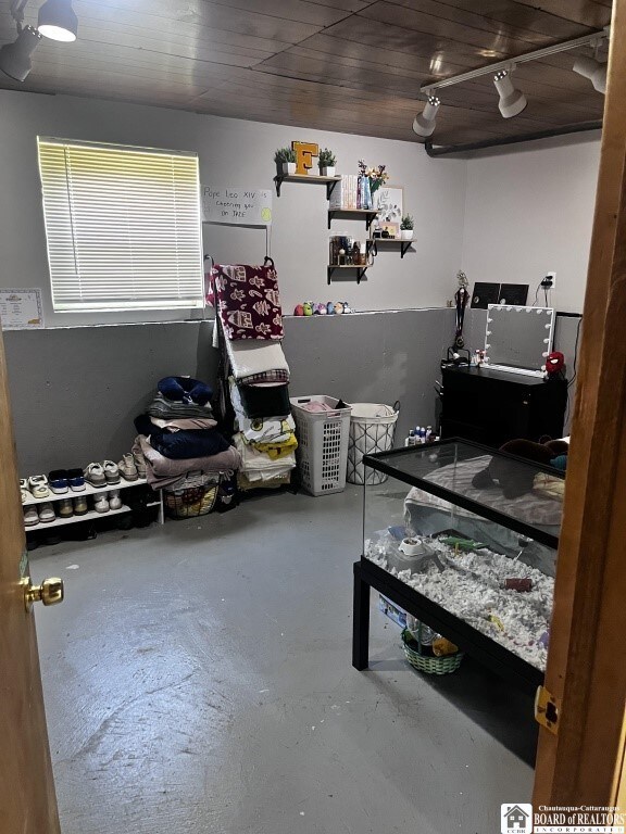 11604 York Rd, Hanover, NY 14136 - home office featuring concrete floors