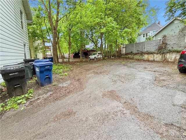 513 Tennyson Ave Unit 15, Syracuse, NY 13204 - view of yard with fence