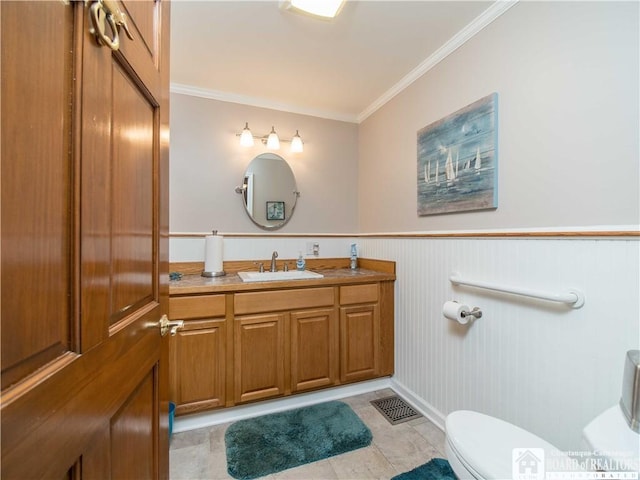 474 Fairmount Ave, Ellicott, NY 14701 - bathroom featuring crown molding, toilet, vanity, wainscoting, and baseboards