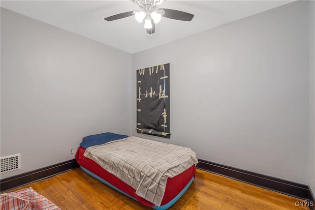 944 Bellevue Ave, Syracuse, NY 13204 - bedroom with wood finished floors, a ceiling fan, and baseboards