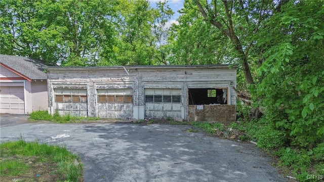 944 Bellevue Ave, Syracuse, NY 13204 - view of detached garage