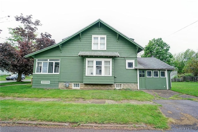 72 W 5th St, Dunkirk-City, NY 14048 - view of front of house with a front lawn and a shingled roof