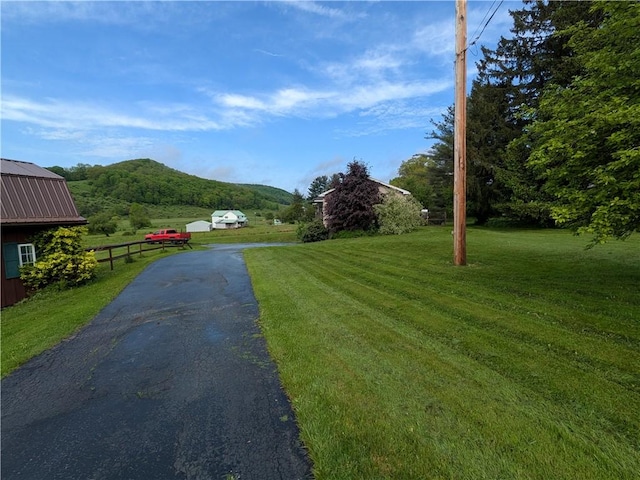 1405 W Main St, Smethport-Borough, PA 16749 - view of asphalt driveway featuring a mountain view