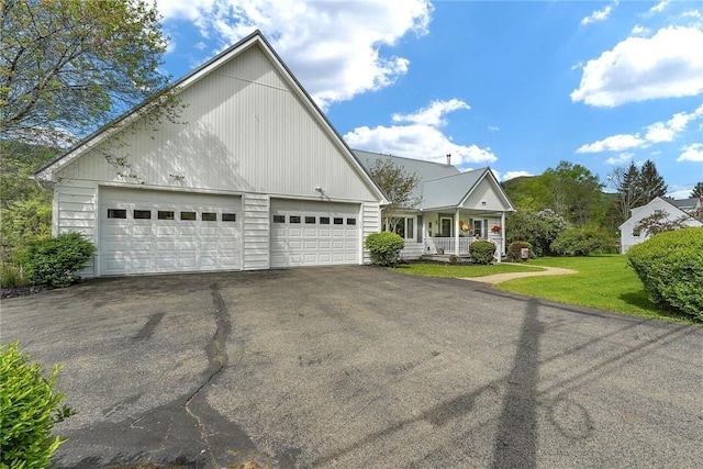 557 Interstate Pkwy, Foster-Town, PA 16701 - view of front facade featuring a porch, a front yard, and a detached garage