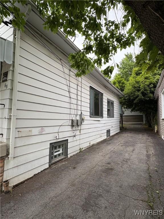 68 Decker St, Buffalo, NY 14215 - view of side of home
