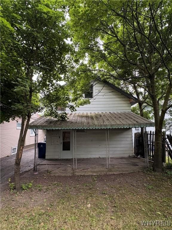 68 Decker St, Buffalo, NY 14215 - view of outbuilding with covered porch