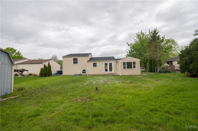 5646 Vistula, Cicero, NY 13029 - rear view of house featuring a lawn