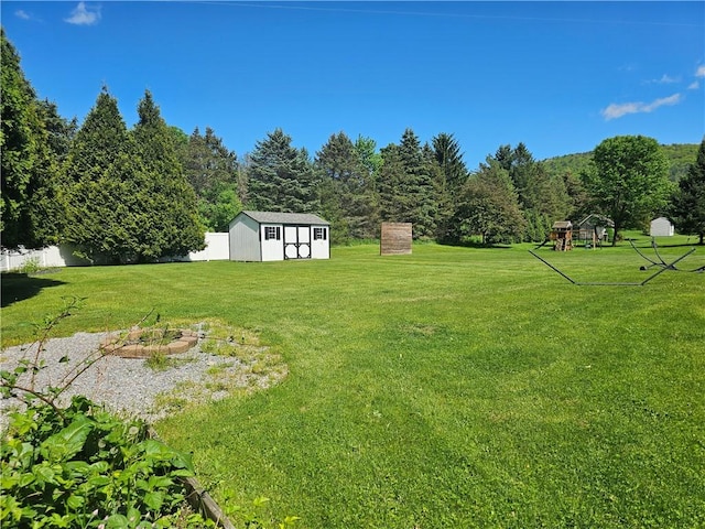 1 Woodsview Dr, Big Flats, NY 14903 - view of yard