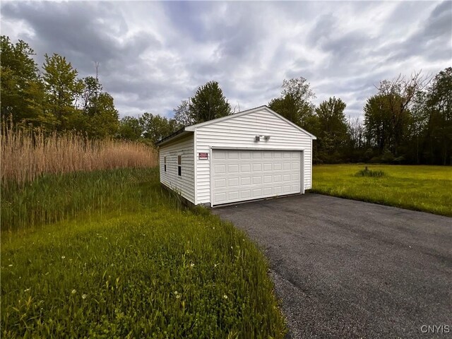 9572 Caughdenoy Rd, Clay, NY 13029